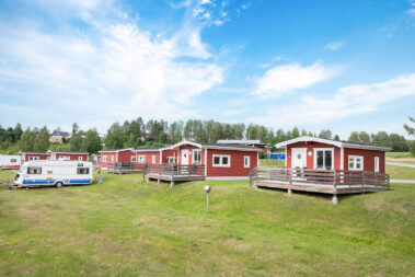 Campingstugor och husvagnsplatser